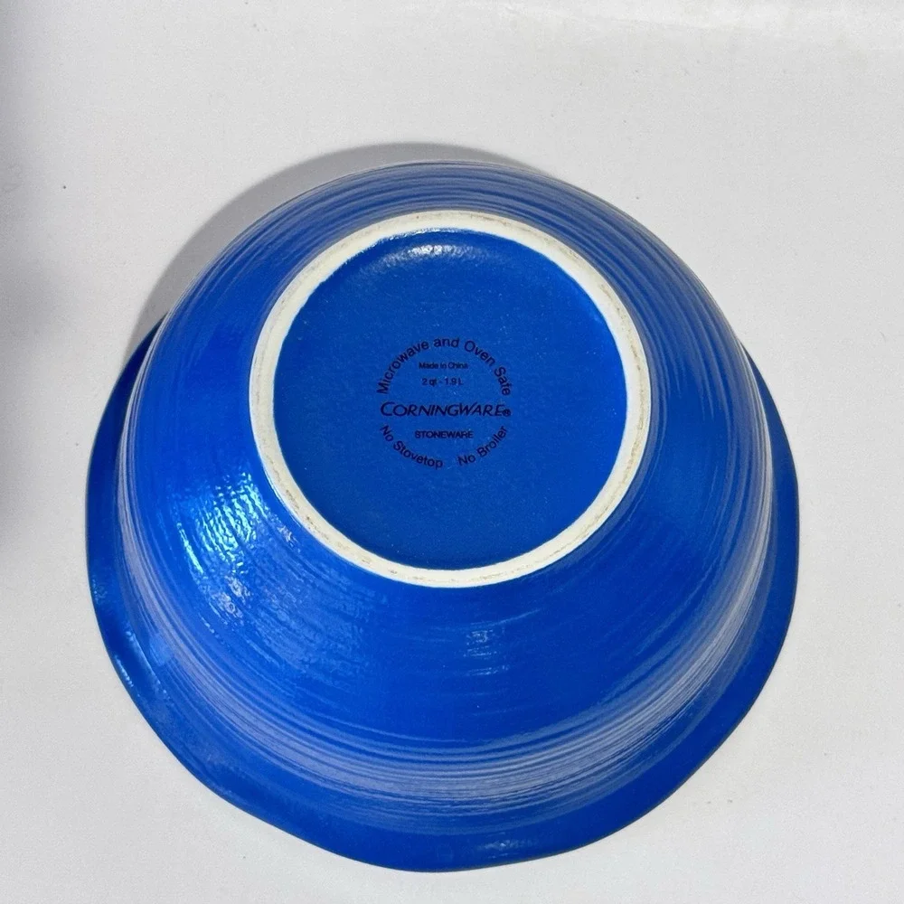 Corningware Stoneware‎ 2qt Bowl Blue w/White Interior Ribbed w/Ruffle Edge